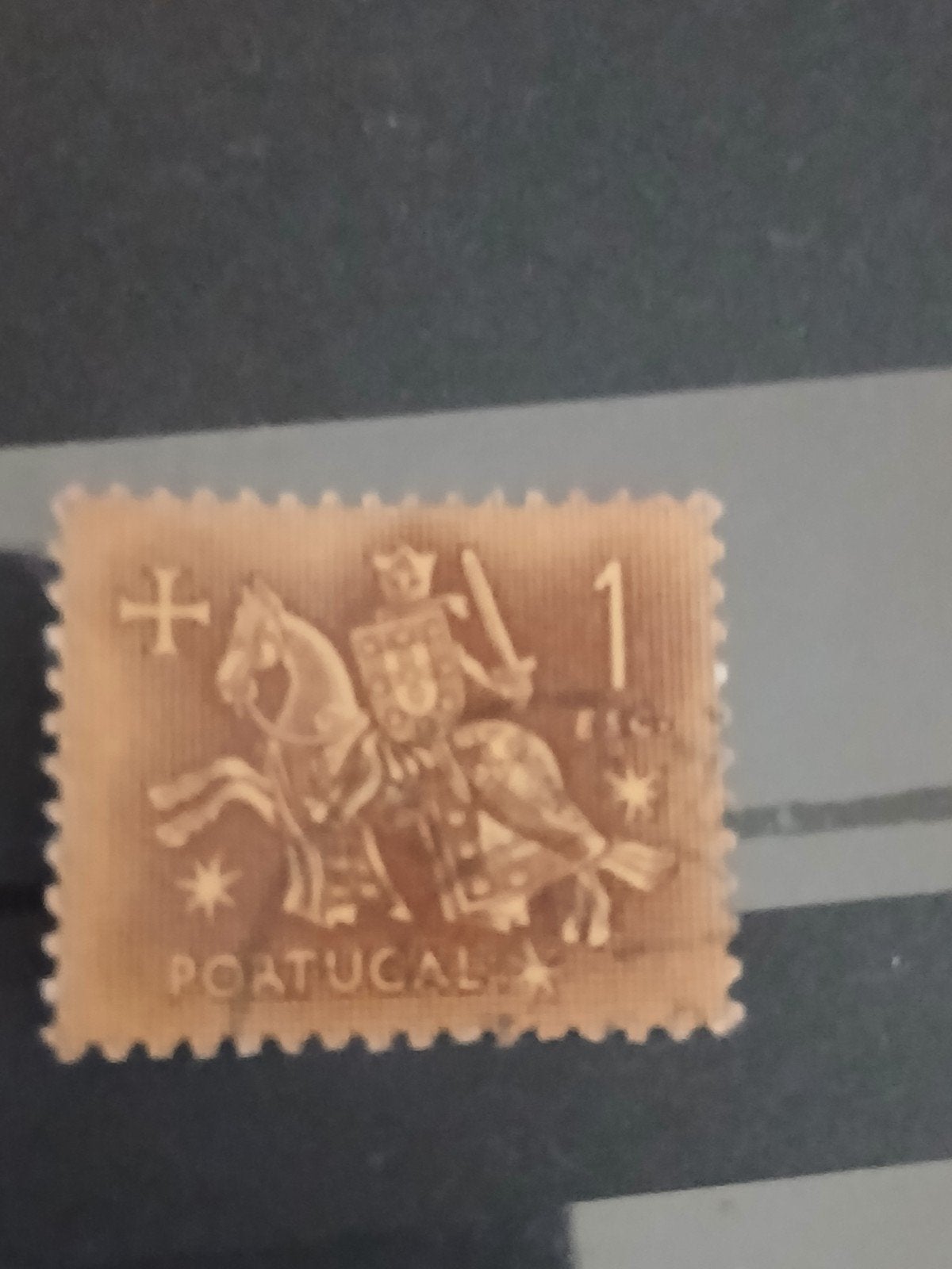 Zeldzame Portugese postzegel met ridder te paard, Ophalen of Verzenden