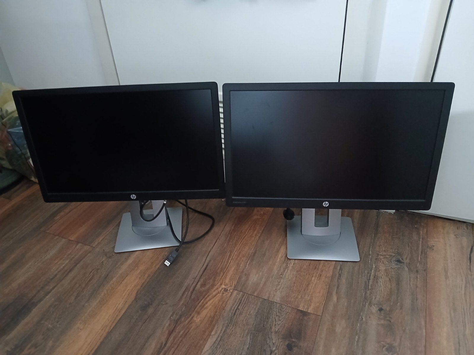 2 hp beeldschermen, Computers en Software, Monitoren, Ophalen