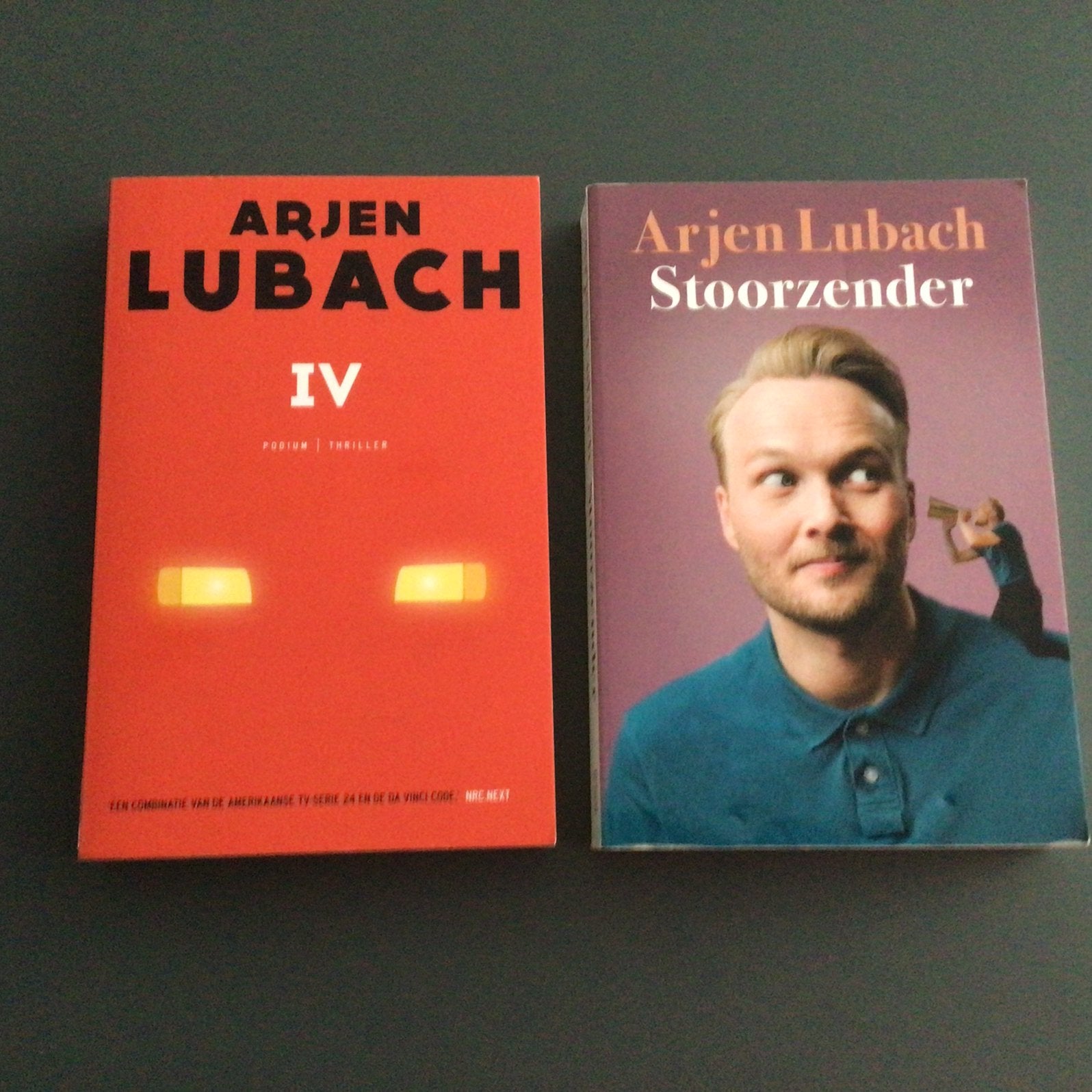 IV + Stoorzender van Arjen Lubach, Ophalen of Verzenden, Zo goed als nieuw