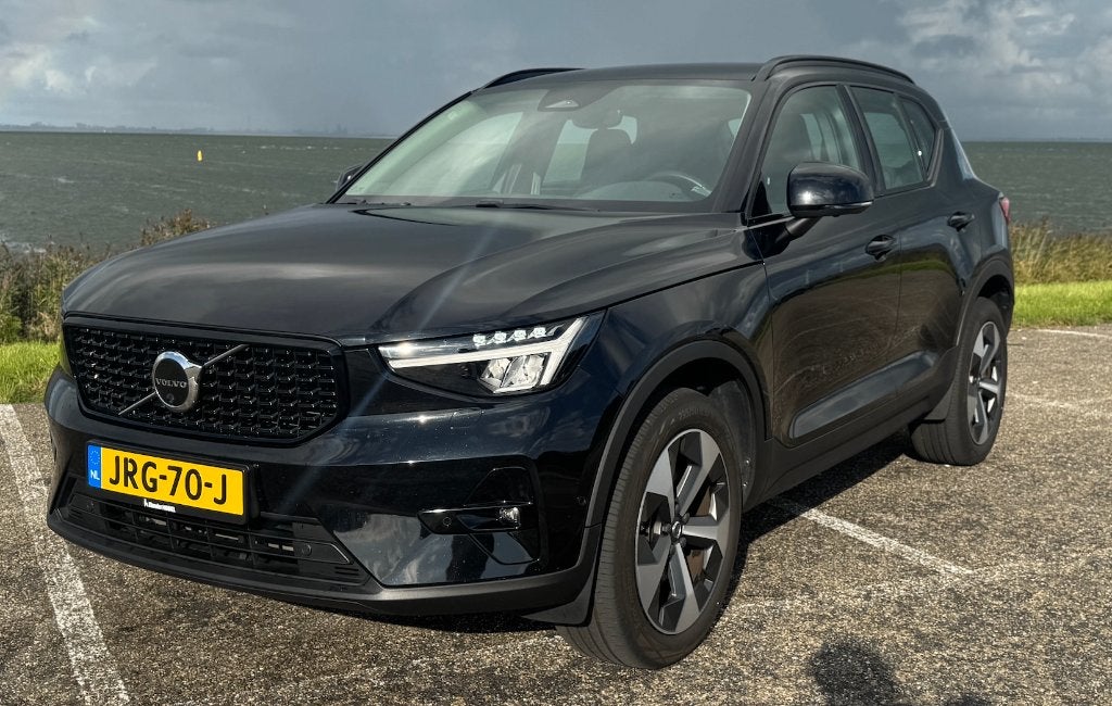 Volvo XC40 B4 197pk 360-Camera/Leder/Memory 2022 Zwart BTW, Auto's, Zwart, 4 cilinders, Zwart, Leder