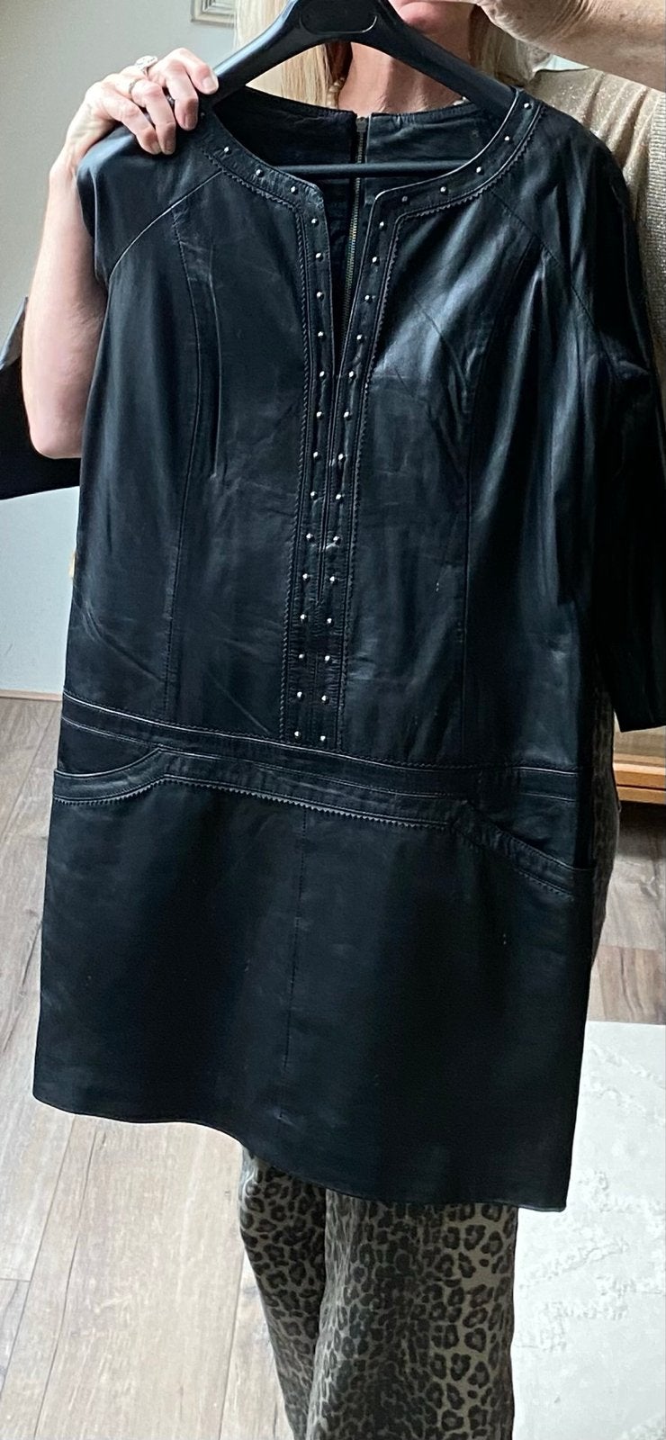 Zwarte leren jurk met studs, Kleding | Dames, Maat 38/40 (M), Zwart, Ophalen of Verzenden, Zo goed als nieuw