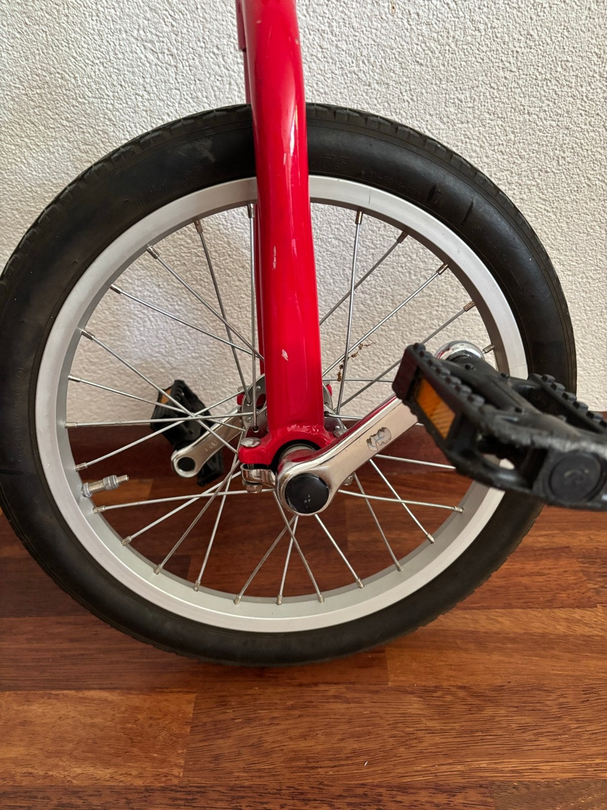 Rode eenwieler voor beginners - Zo goed als nieuw, Fietsen en Brommers, Ophalen, Zo goed als nieuw