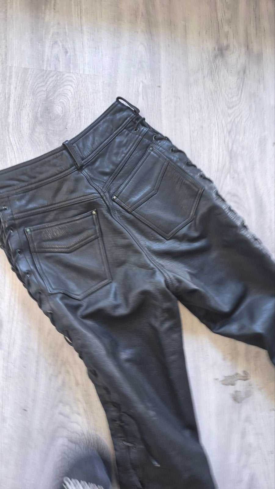 Zwarte leren motorbroek met vetersluiting, Motoren, Ophalen, ???, Broek | leer, Dames