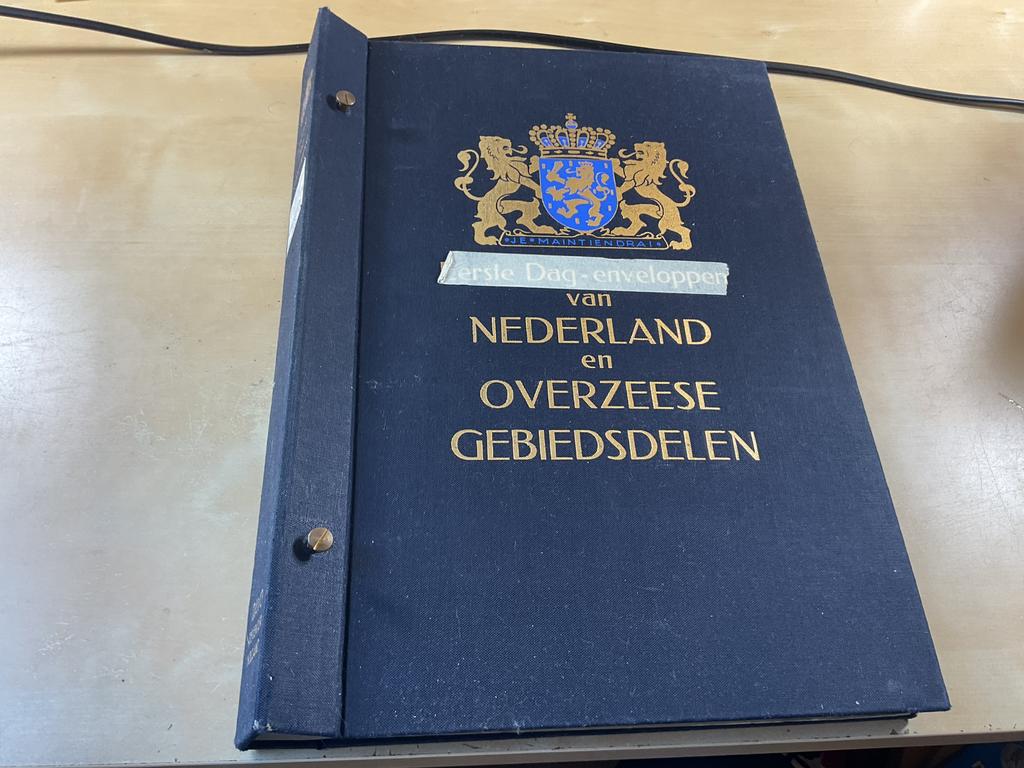 Album Nederland speciale FDC en Kindblokken, Postzegels en Munten, Postzegels | Volle albums en Verzamelingen, Ophalen of Verzenden