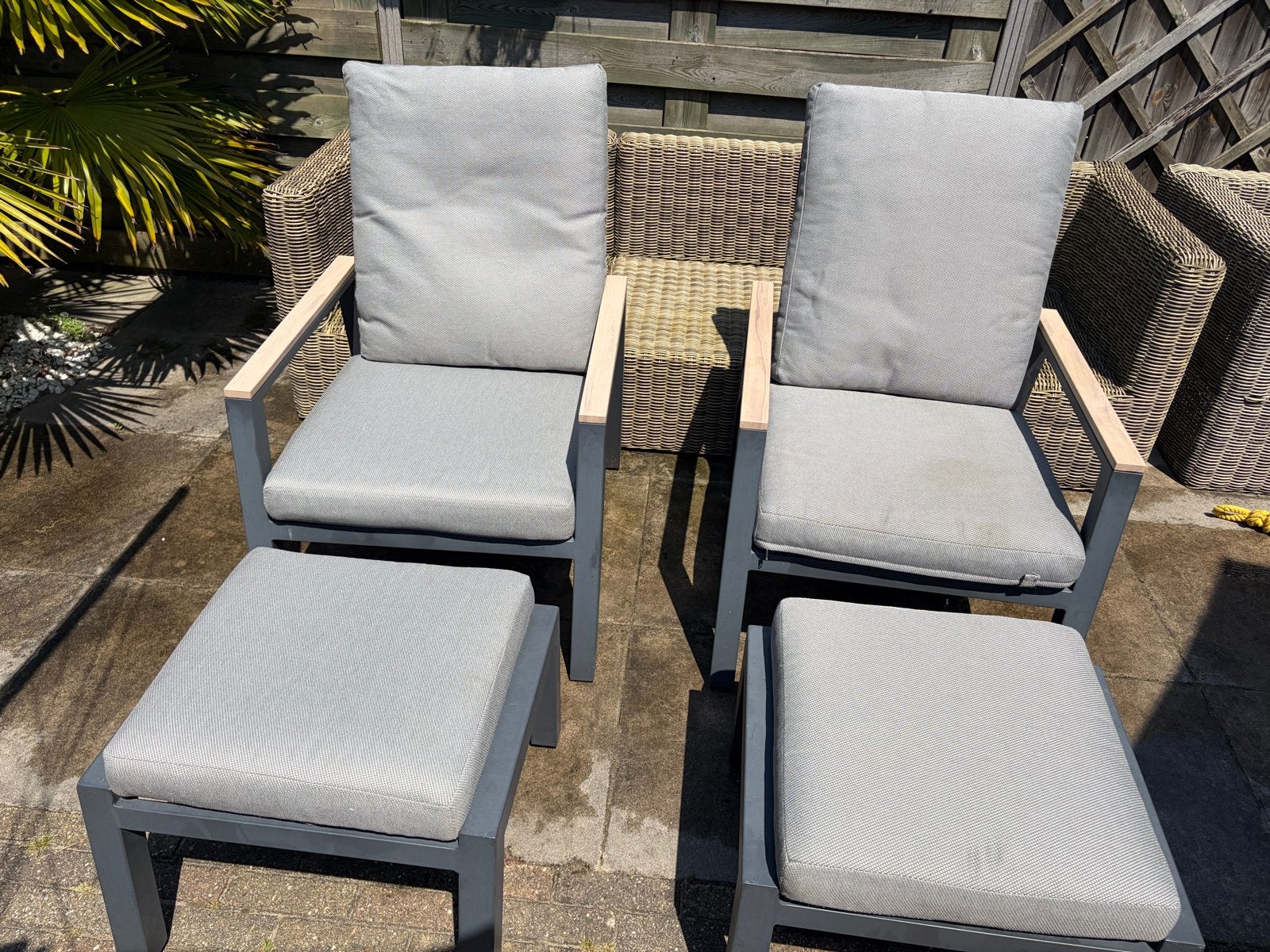 2x Tuinstoelen met voetenbanken en kussens, Ophalen, Gebruikt, Metaal