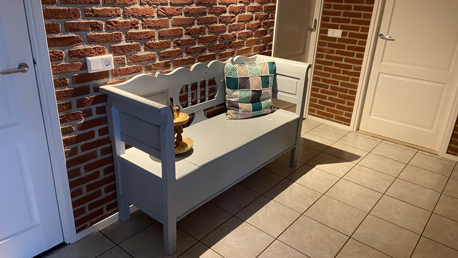 Houten brocante en landelijke klepbank met opbergruimte, Huis en Inrichting, Ophalen, Gebruikt, Minder dan 75 cm, Driepersoons