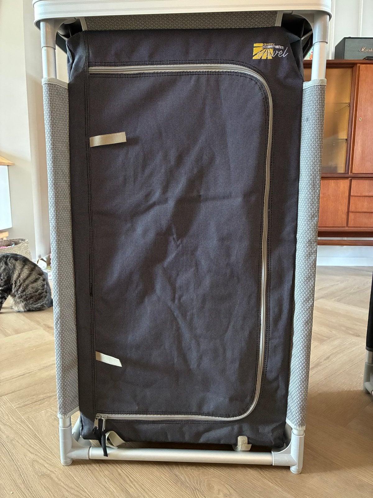 Campingkast Comfort Travel met 3 planken, Ophalen of Verzenden, Gebruikt