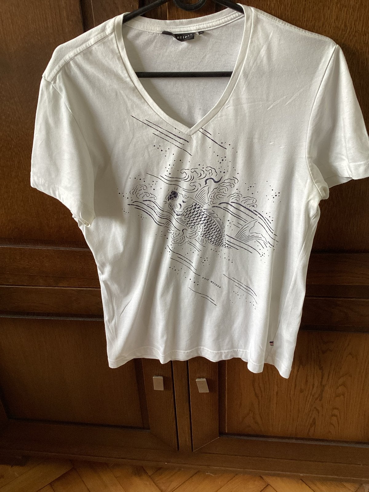 Cold Method T-shirt met V-hals en print - Maat M, Ophalen of Verzenden, Gedragen, Maat 48/50 (M), Wit