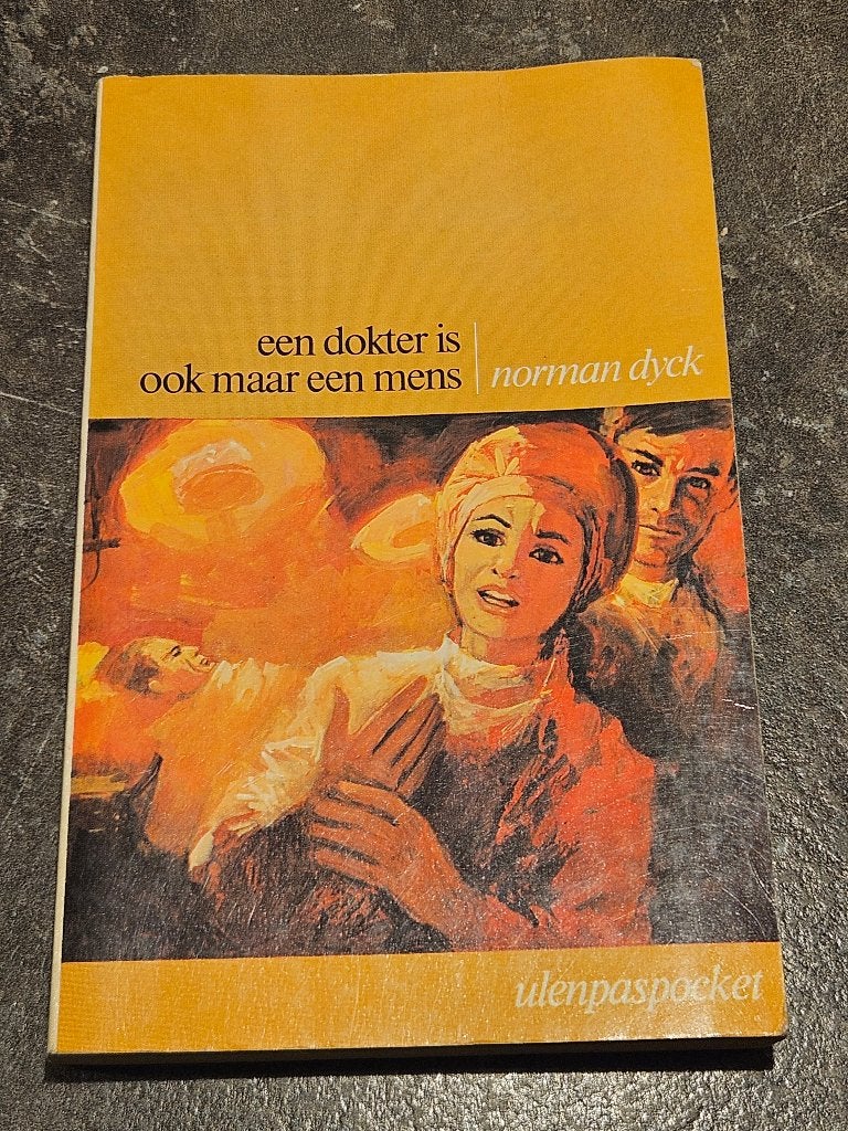 Een dokter is ook maar een Mens pocket roman van Norman Dyck, Ophalen of Verzenden, Gelezen