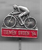 1964 TIEMEN GROEN FIETS SPELD, Verzamelen, Speldjes, Pins en Buttons, Ophalen of Verzenden, Gebruikt, Transport, Speldje of Pin