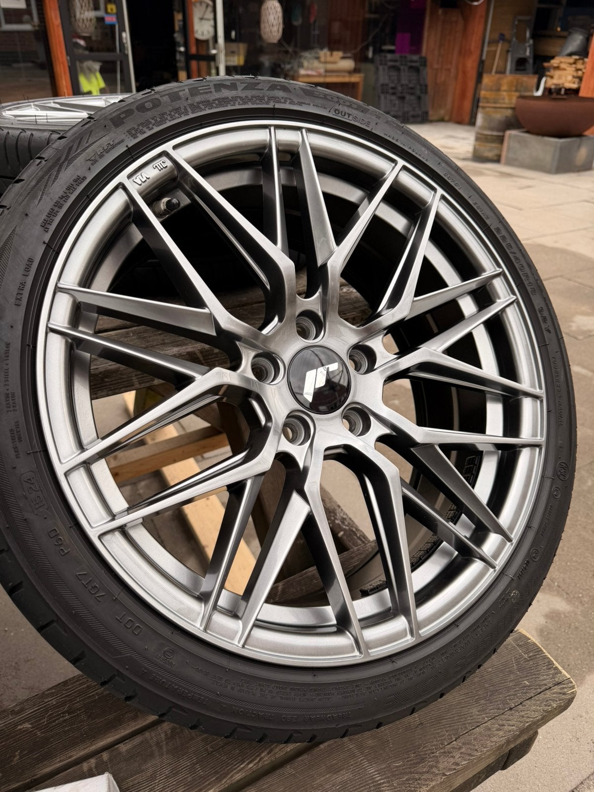 JR28 Velgen 18 inch met banden en TPMS sensoren 5x112, Ophalen, 18 inch, Gebruikt, Banden en Velgen