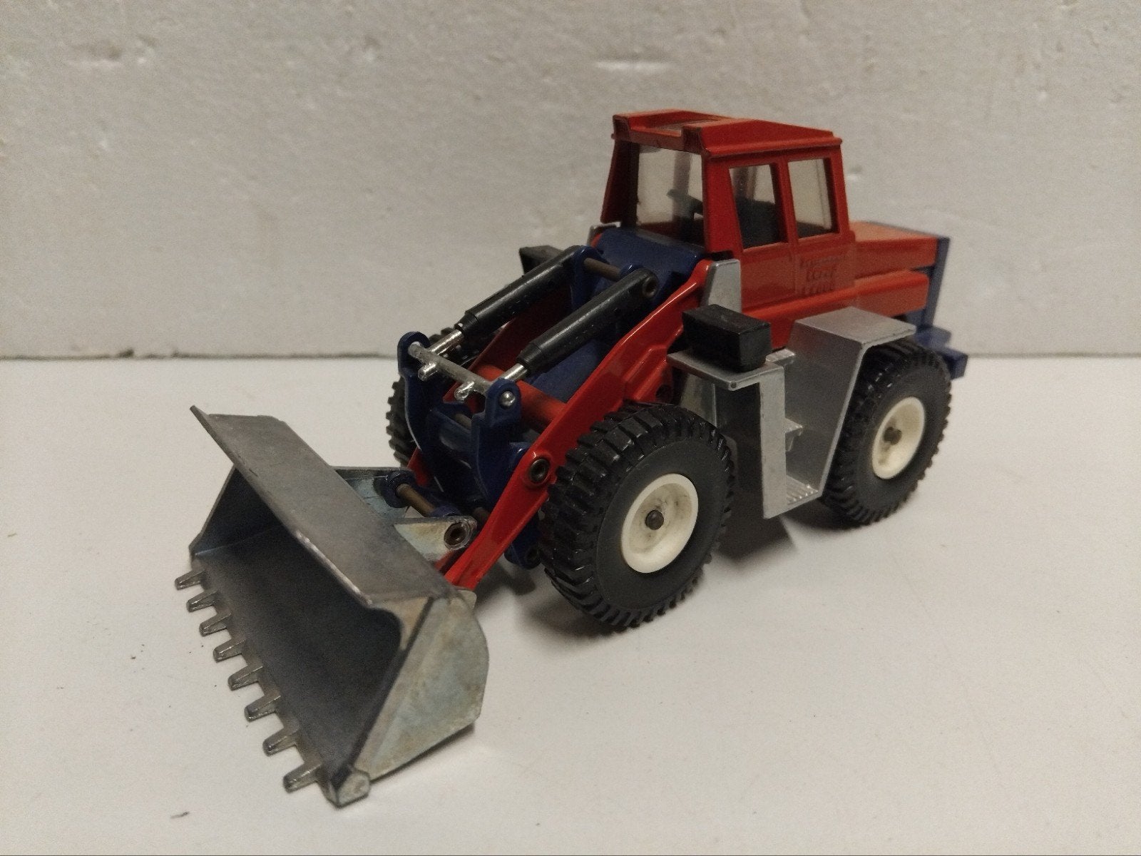 Siku V serie 270 Zettelmeyer Shovel als nieuw, Ophalen of Verzenden, Zo goed als nieuw, Tractor of Landbouw, SIKU