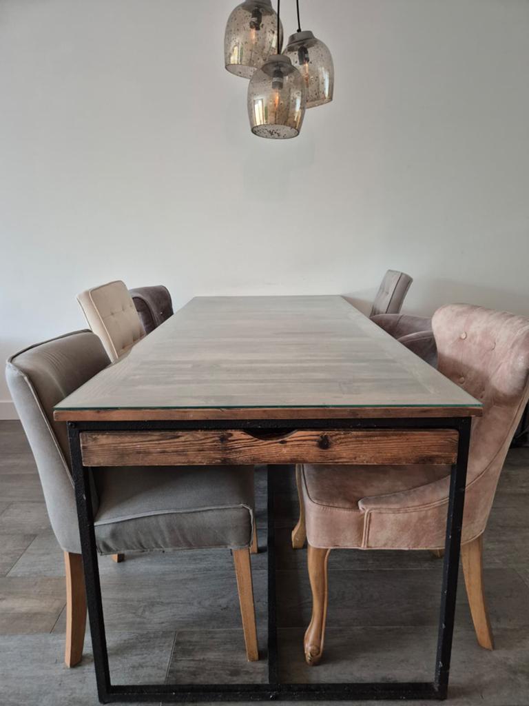 Riviera maison eettafel en stoelen, Ophalen, Zo goed als nieuw, 4 tot 6 stoelen
