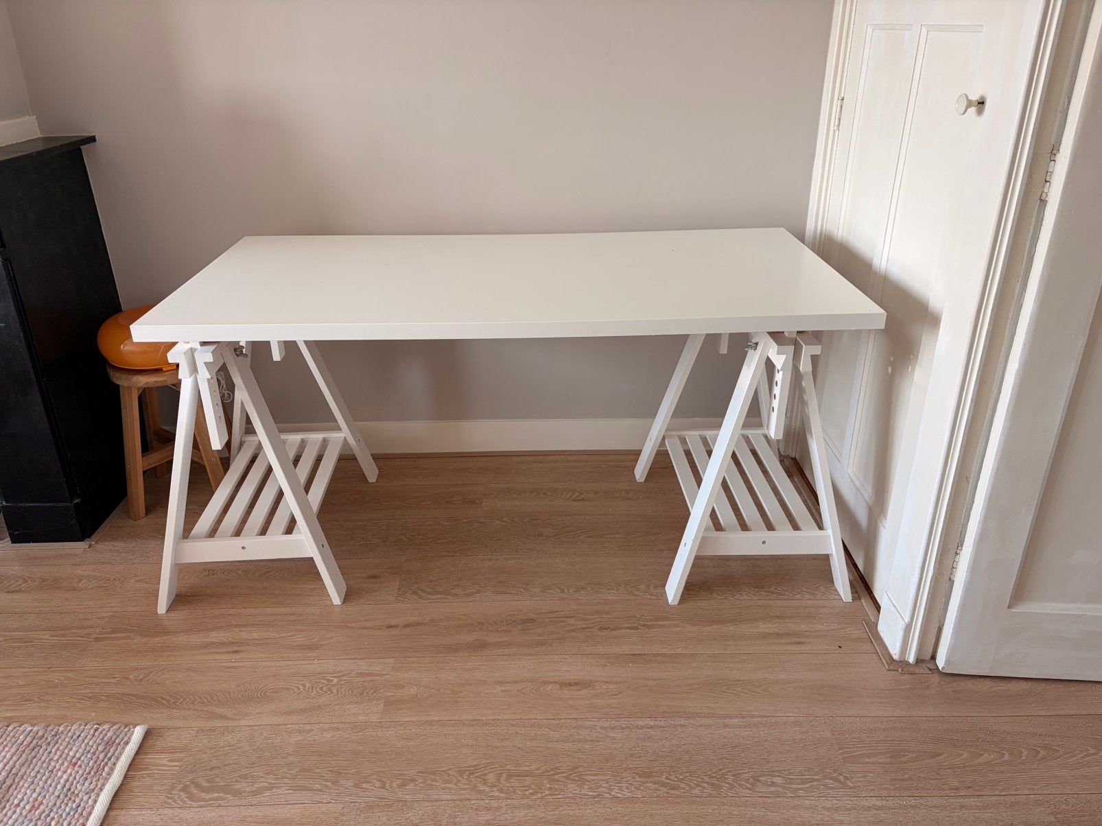 IKEA LAGKAPTEN/MITTBACK BUREAU WIT, Huis en Inrichting, Bureaus, Ophalen, Zo goed als nieuw