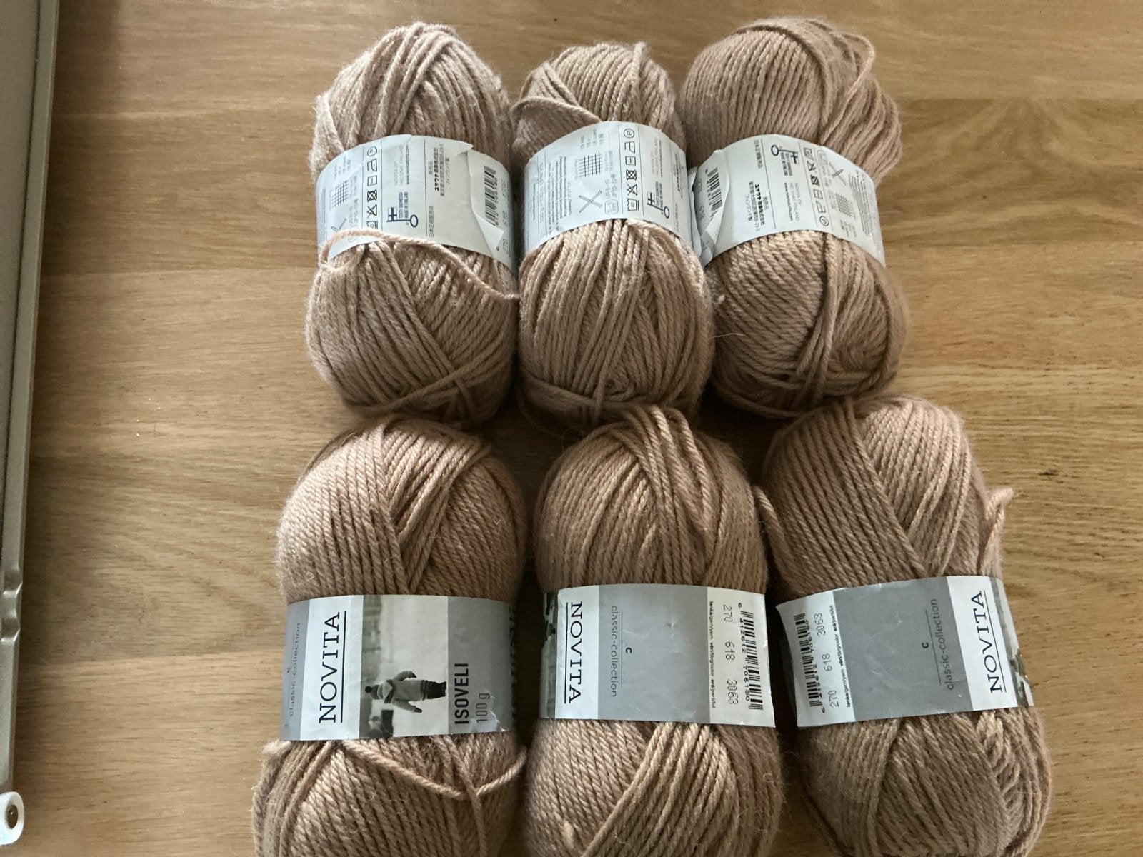 Novita Isoveli Wol - 6 bollen beige/bruin, Ophalen of Verzenden, Nieuw, Breien of Haken, Wol of Garen