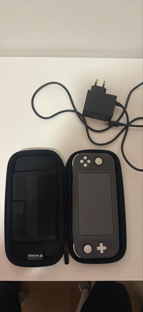 Nintendo Switch Lite met hoes en oplader, Ophalen of Verzenden, Grijs, Zo goed als nieuw