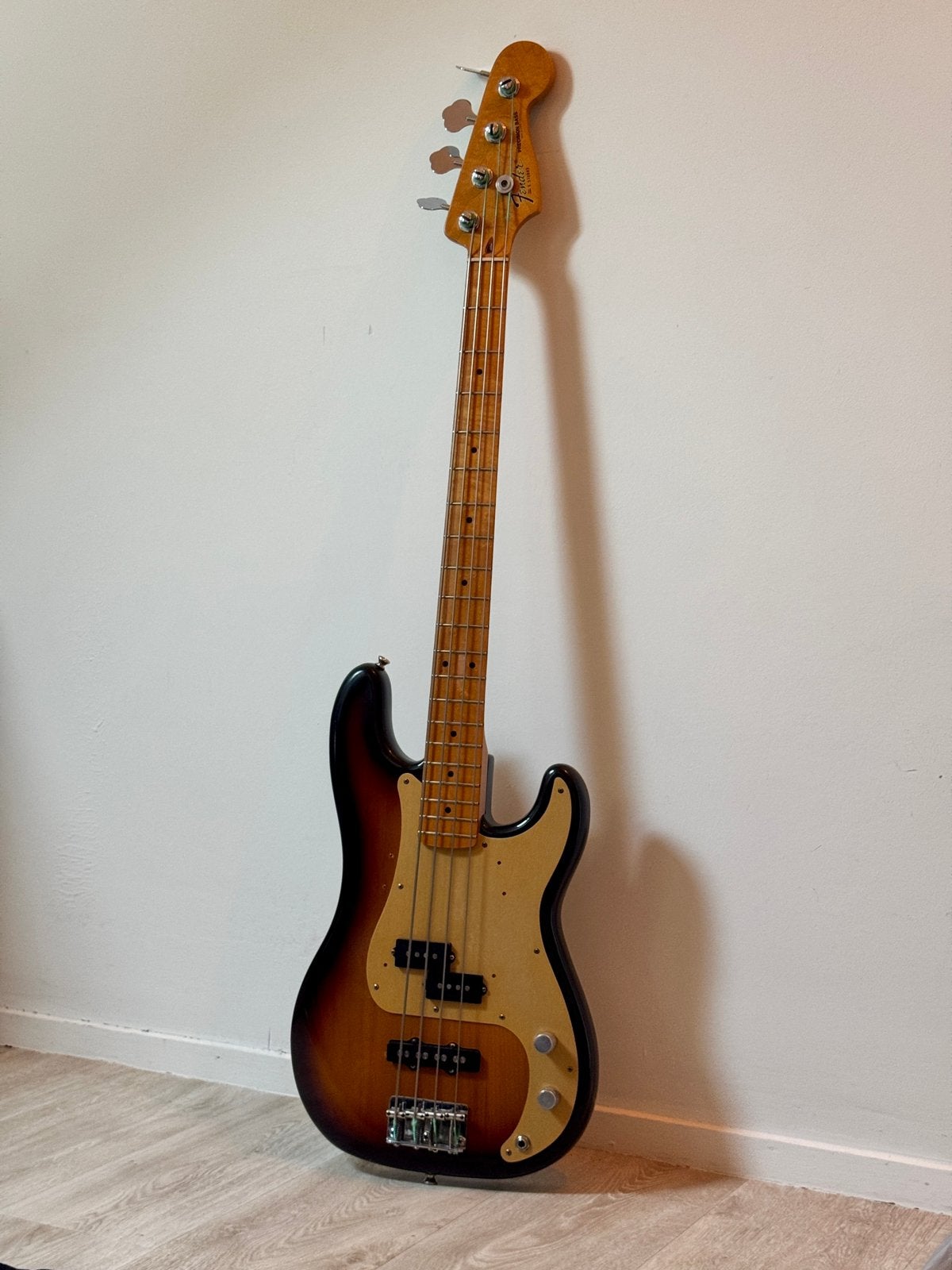 Fender Precision Bass USA 1983 – Sunburst – Maple Neck, Ophalen of Verzenden, Zo goed als nieuw