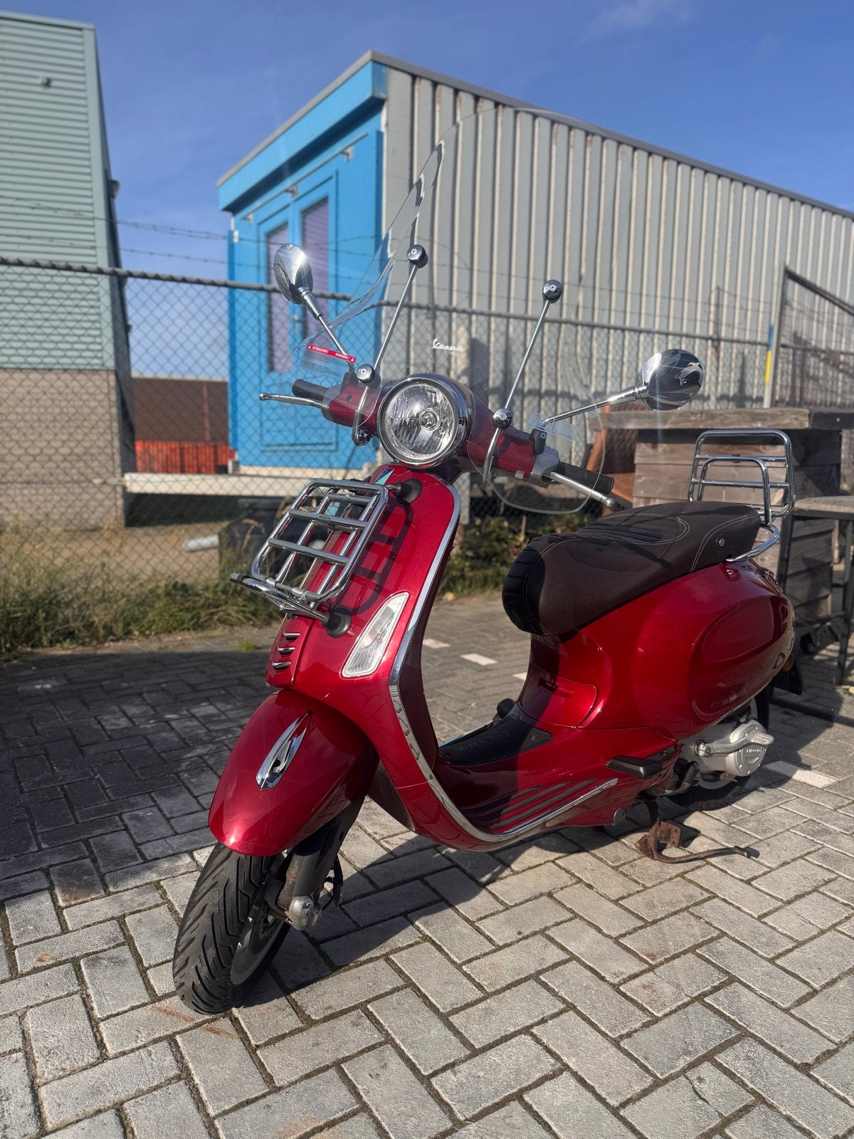 Vespa Primavera 45 km/u - Zo goed als nieuw, Fietsen en Brommers, Ophalen, Overige modellen, Zo goed als nieuw, Benzine