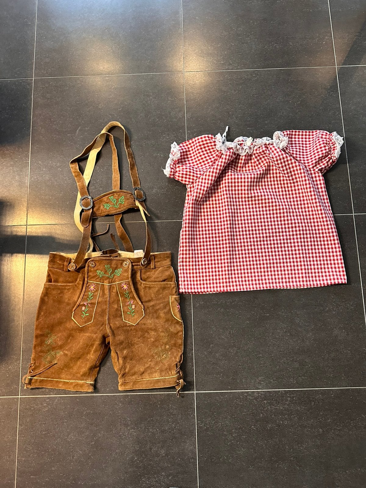Lederhosen + tirolerblouse maat 38 (ZGAN), Maat 38/40 (M), Ophalen of Verzenden, Kleding, Overige thema's