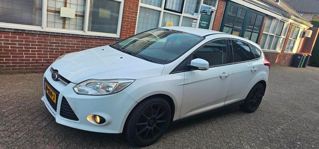 Ford Focus 1.6 EcoBoost Titanium goed lezen, Gebruikt, 4 cilinders, 150 pk, Wit
