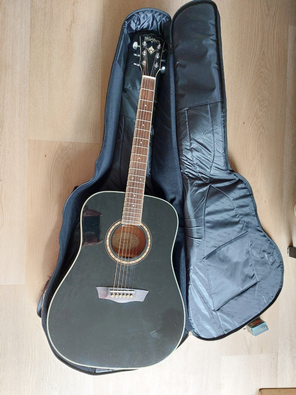 Akoestische gitaar Washburn WD10SBK, Ophalen, Zo goed als nieuw, Western- of Steelstringgitaar, Met koffer
