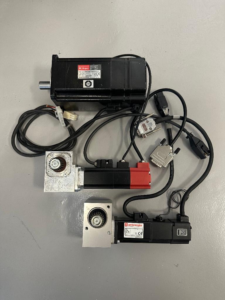 3x Servo motor Sanyo Denki, Servo Tecnica, Motor Power Group, Doe-het-zelf en Verbouw, Motoren, Ophalen of Verzenden, Gebruikt