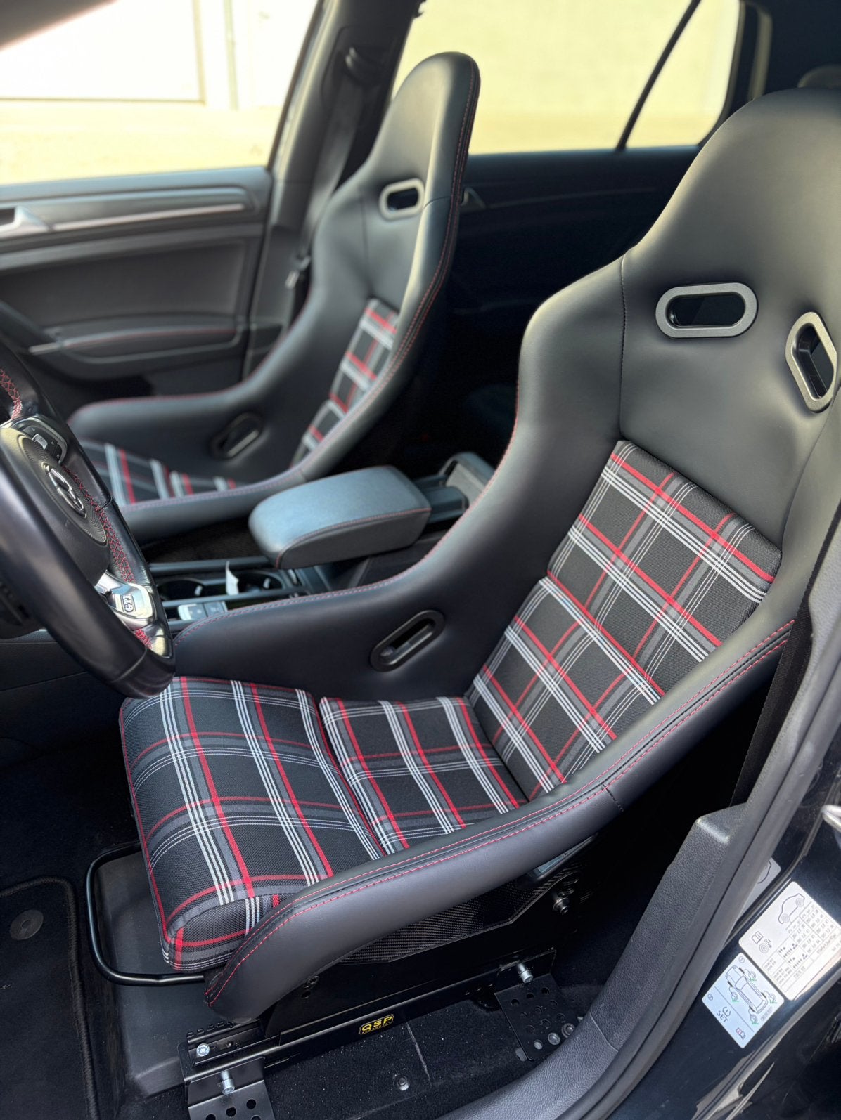 GTI look carbon bucketseats met sliders en floormounts, Ophalen