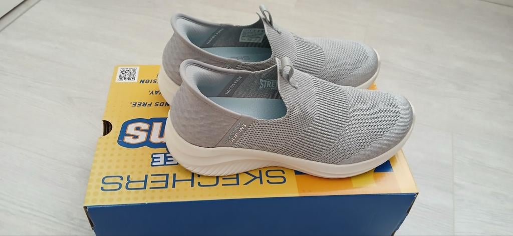 Licht grijze skechers slip-ins mt 37, Skechers, Ophalen of Verzenden, Grijs, Sneakers of Gympen
