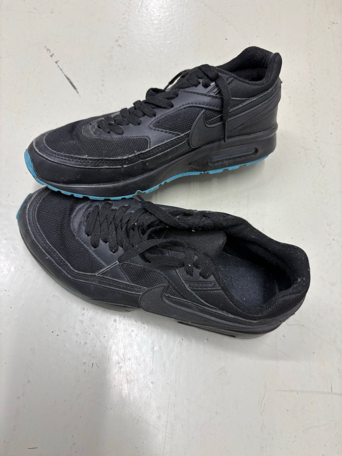 Nike Air Max sneakers zwart met blauwe zool, Ophalen of Verzenden, Gedragen, Zwart, Sneakers of Gympen