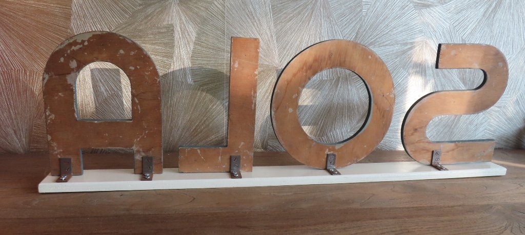 Uit inboedel:Oude etalage reclame SOLA hout logo 72 cm, incl, Verzenden, Gebruikt, Reclamebord