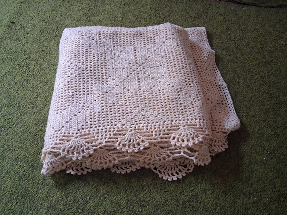 oma's nostalgische gebreide sprei creme kleurig, Ophalen