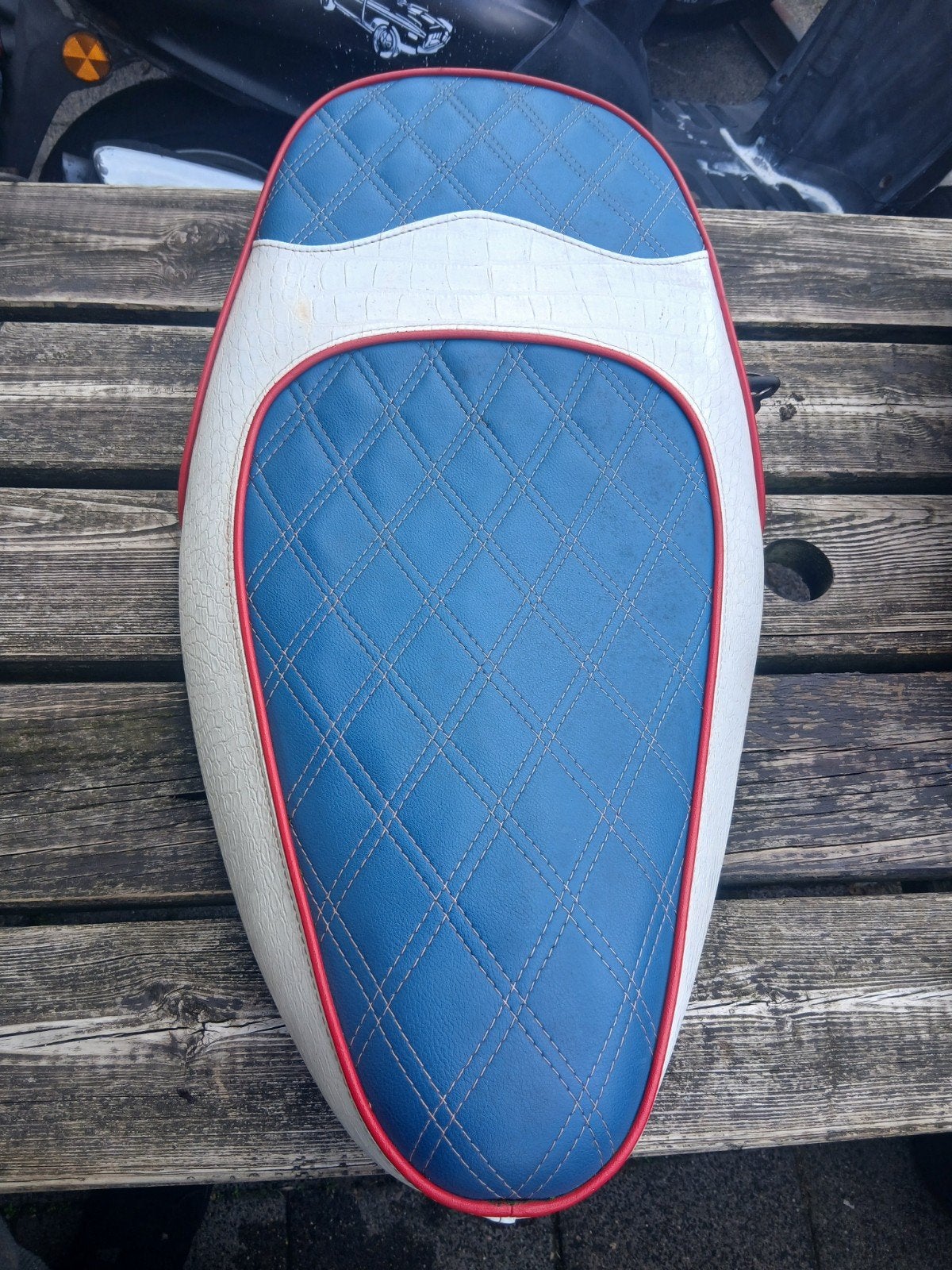vespa lx zadel met slot en sleutel, Fietsen en Brommers, Ophalen of Verzenden, Zadel, Vespa