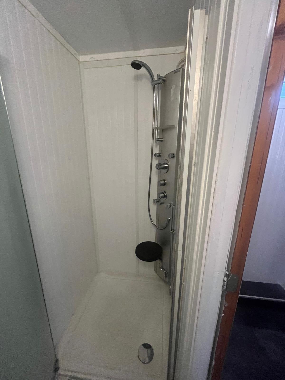 Mobiele badkamer (inclusief wasmachine+drogeraansluiting), Ophalen, Zo goed als nieuw, Met douche