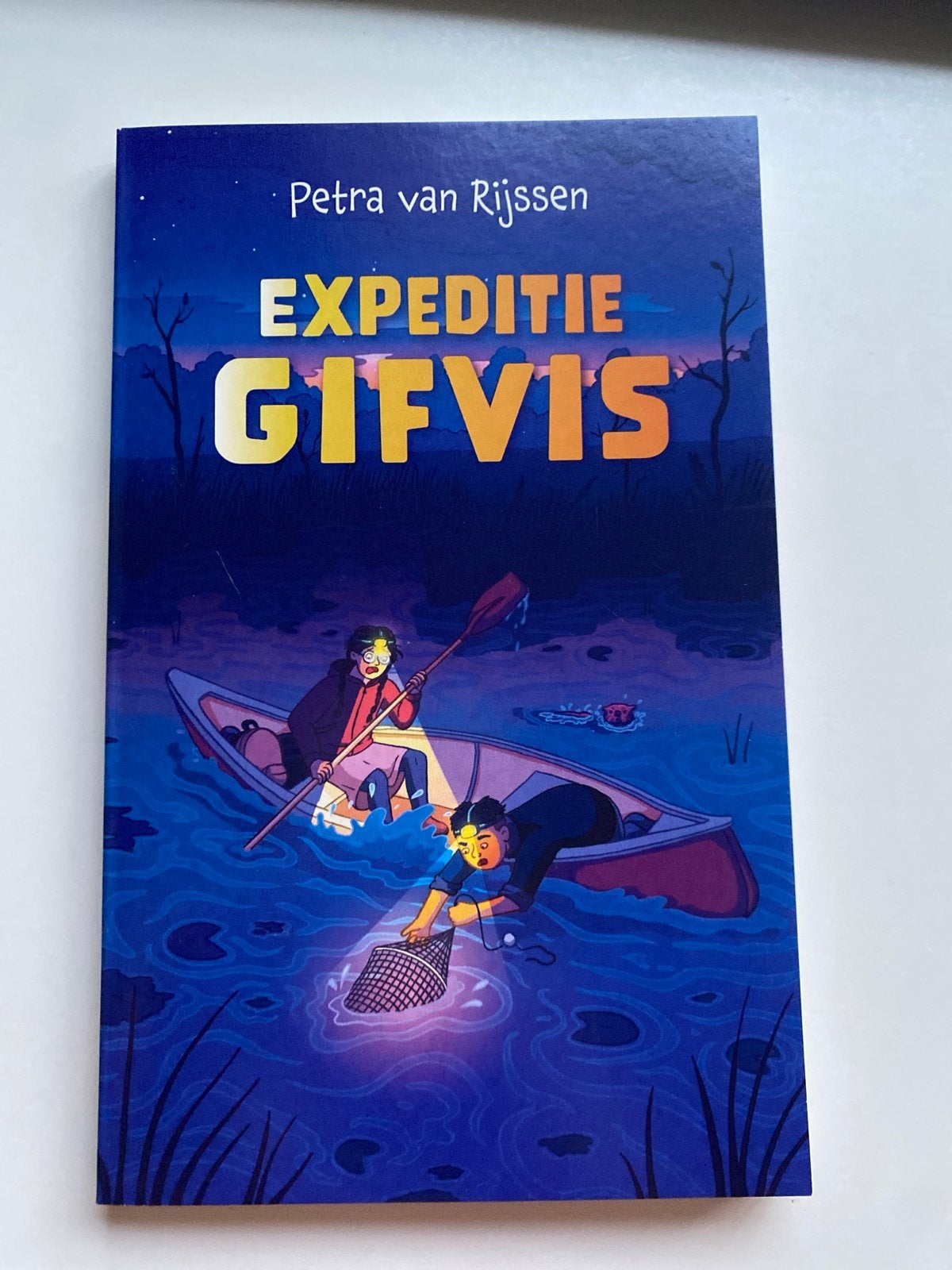 Expeditie Gifvis - Petra van Rijssen (Jeugdboek), Ophalen of Verzenden, Zo goed als nieuw, Fictie