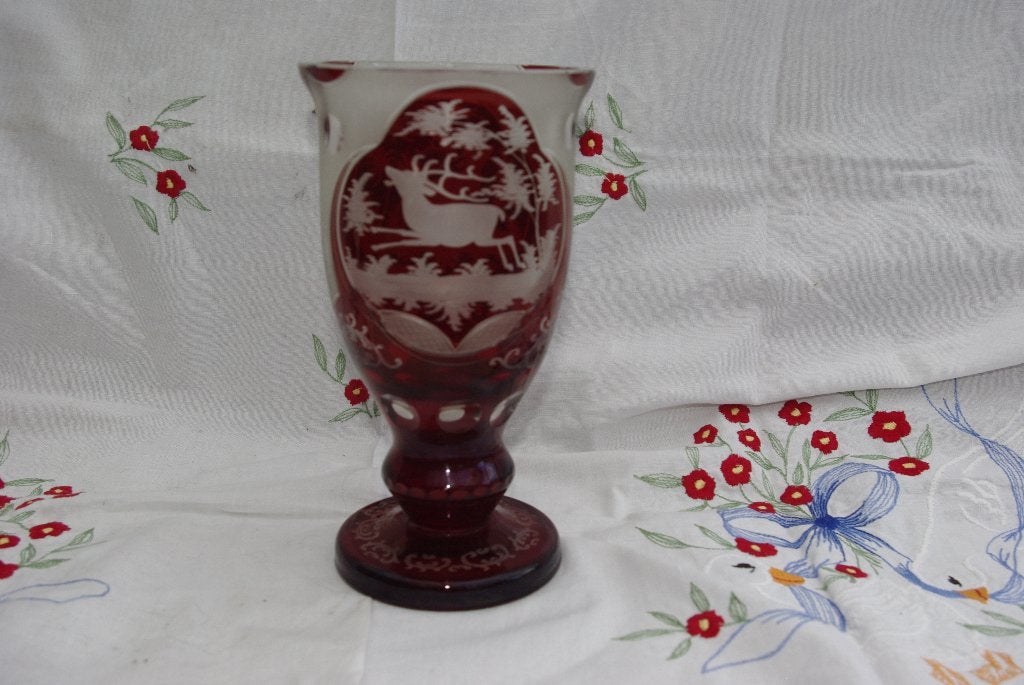 Vaas met hert decor ( Boheems, Antiek en Kunst, Antiek | Glas en Kristal, Ophalen