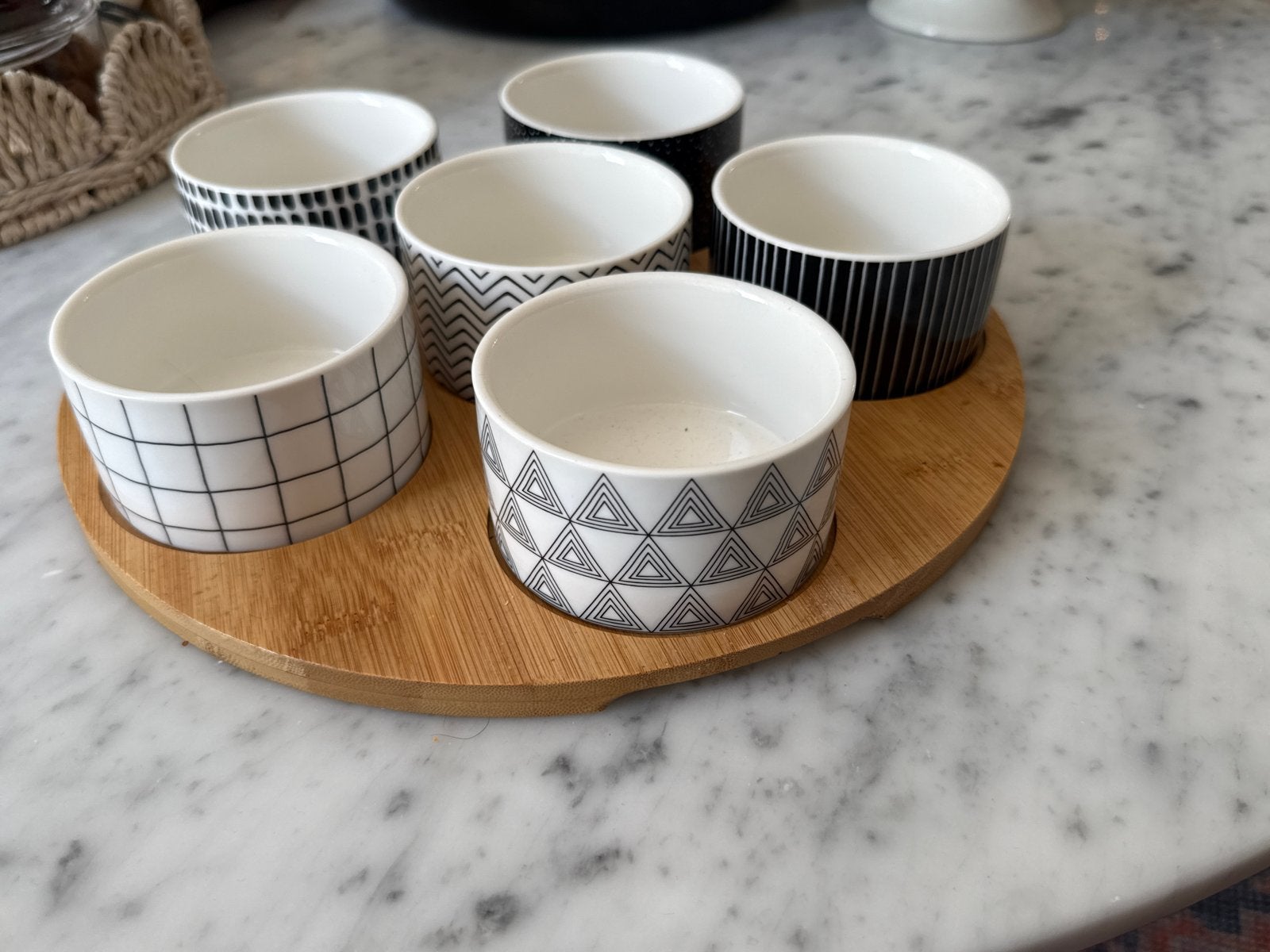 Set van 6 schaaltjes met bamboe dienblad van Maison du Monde, Huis en Inrichting, Keuken | Servies, Gebruikt, Keramiek, Ophalen of Verzenden