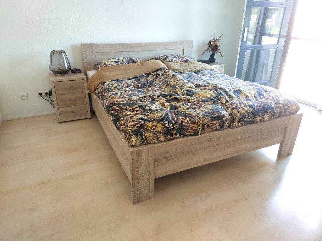 Ledikant Texel incl nachtkastjes en 2x lattenbodem 160x200, Huis en Inrichting, Slaapkamer | Bedden, Ophalen, Bruin, Tweepersoons