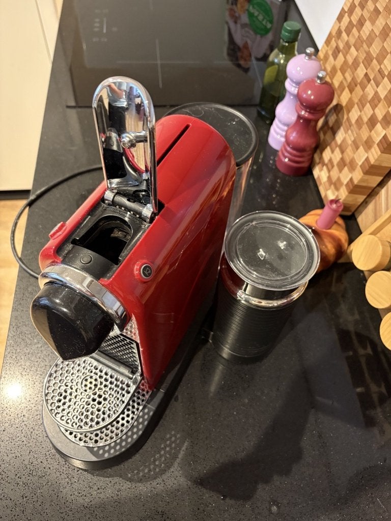 Krups Nespresso CitiZ Cherry Red – koffiecupmachine, Ophalen, Gebruikt, Espresso apparaat, Koffiepads en cups