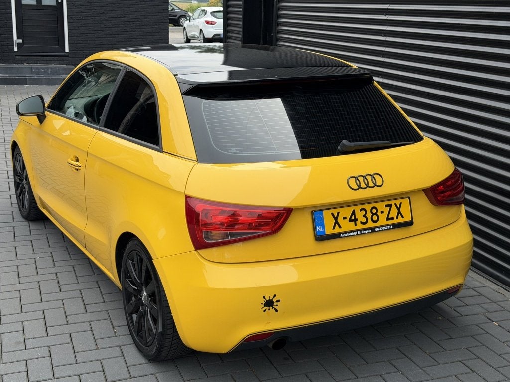 Audi A1 1.2 TFSI Attraction| GEEL| VERLAAGD| UNIEK| LM| NAVI, Auto's, Euro 5, Zwart, 4 cilinders, 4 stoelen