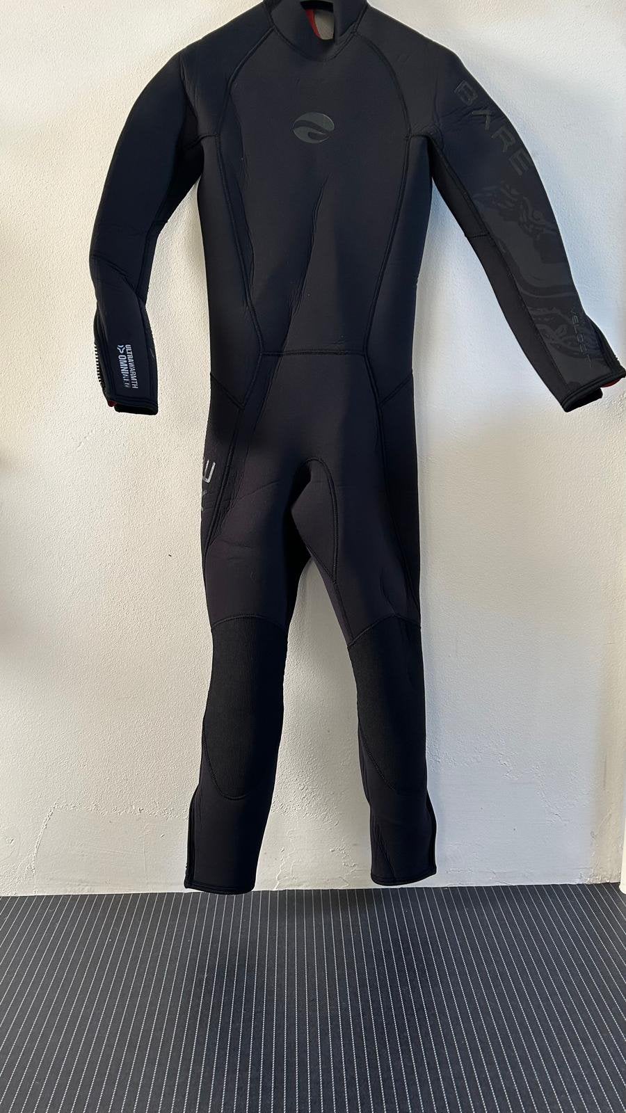 Bare 7 mm duikpak - S/P, Watersport en Boten, Duiken, Gebruikt, Duikpak, Verzenden