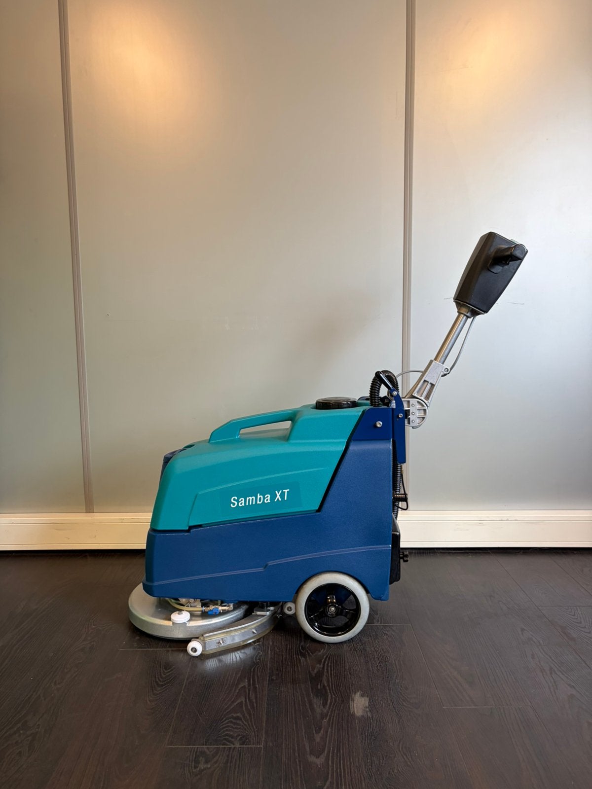 Compacte schrobmachine | Wetrok Samba XT | Nieuw accupakket, Doe-het-zelf en Verbouw, Reinigingsmachines, Ophalen of Verzenden
