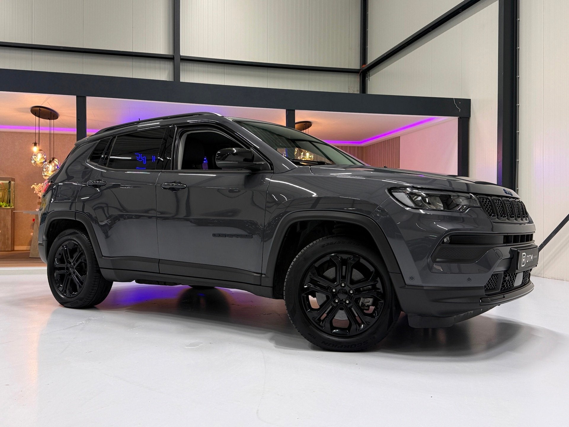 Jeep Compass 1.3T Night Eagle 4xe190PK 4x4 | Trekhaak | ACC, Auto's, Automaat, Dealer onderhouden, Zwart, 1905 kg