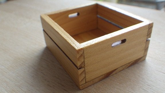 Poppenhuis: Houten Kratje, Ophalen of Verzenden, Nieuw, Poppenhuis