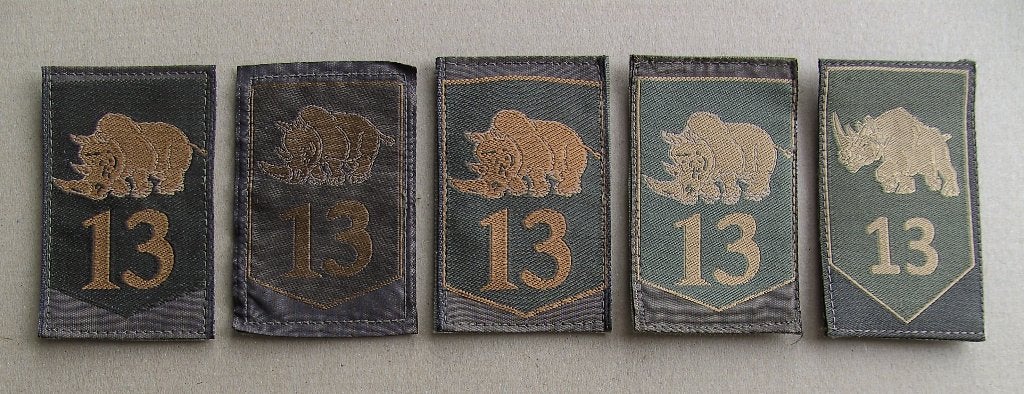 5 verschillende gvt emblemen 13 Gemechaniseerde Brigade, Ophalen of Verzenden, Landmacht, Nederland, Embleem of Badge