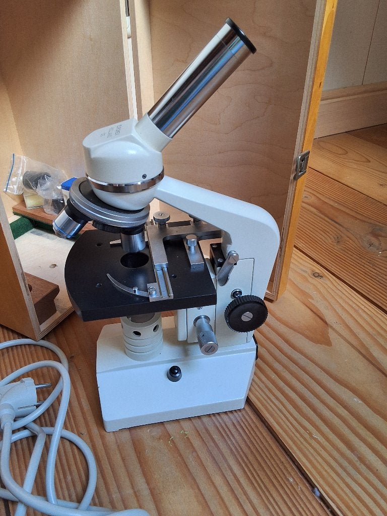 Microscoop Euromex Holland in houten koffer, Ophalen, Gebruikt, 400x tot 1000x, Biologische microscoop