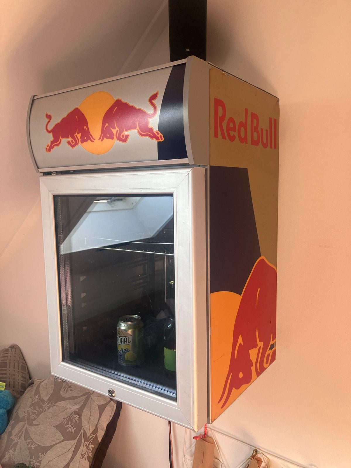 Red Bull Mini Koelkast - Perfect voor Drankjes, Witgoed en Apparatuur, Ophalen, Minder dan 75 liter, Zonder vriesvak, Gebruikt