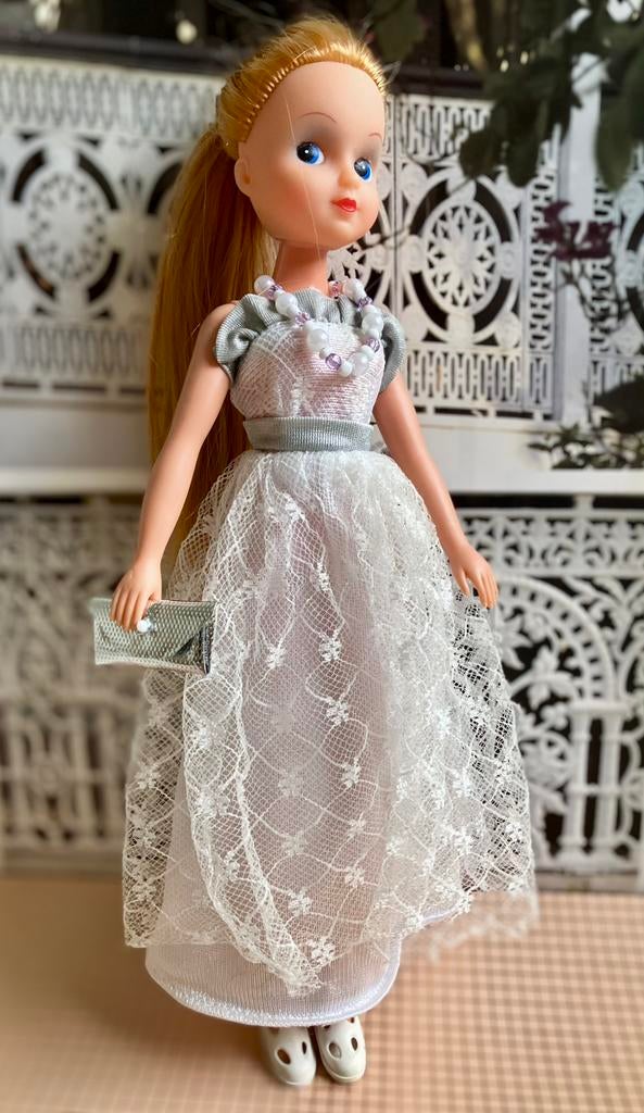 Vintage barbie jurk, Verzamelen, Poppen, Ophalen of Verzenden, Gebruikt, Kleertjes