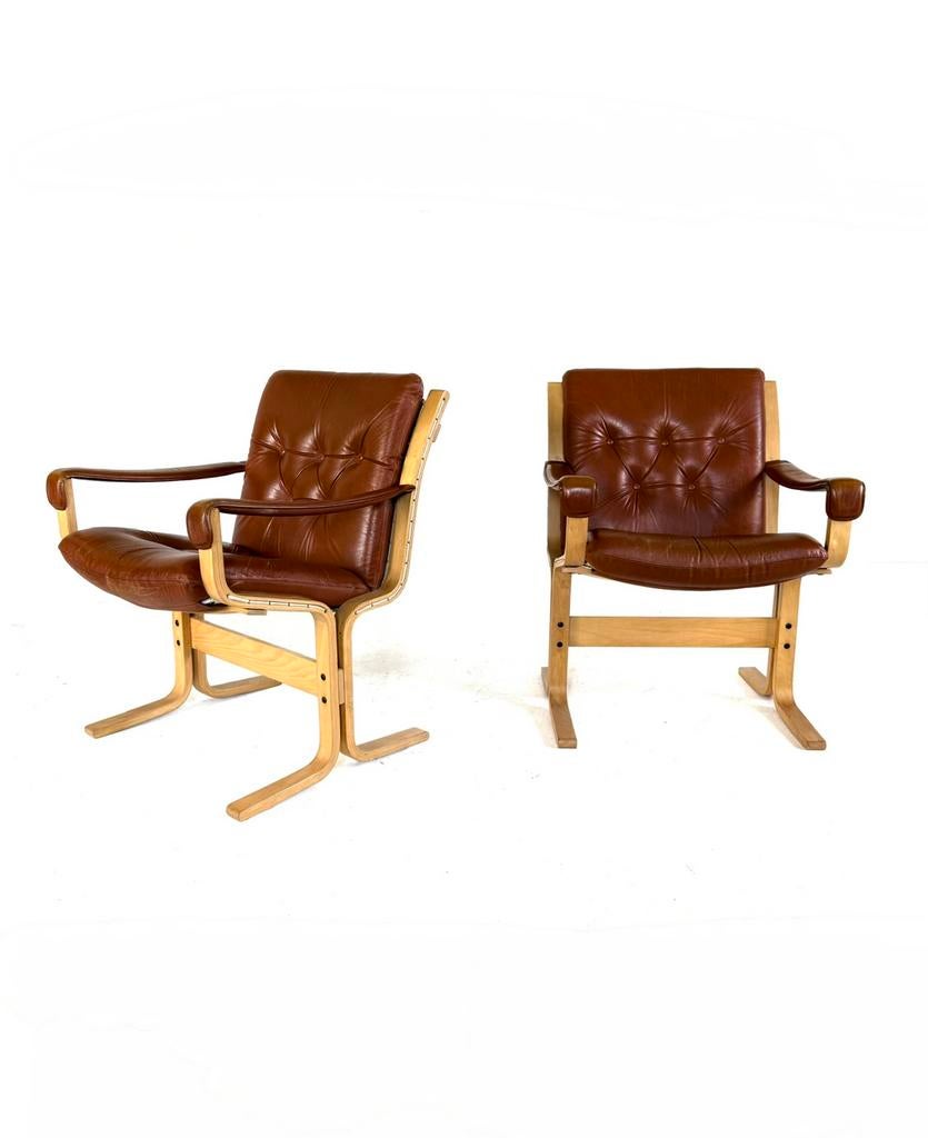 Set van 2 vintage leren ‘Siesta’ fauteuils, Westnofa ‘70, Vintage retro buisframe design rotan webbing papercord deens, 75 tot 100 cm