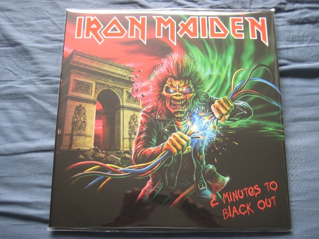 IRON MAIDEN 2LP "2 MINUTES TO BLACK OUT" PARIJS 2026, Ophalen of Verzenden, Nieuw in verpakking