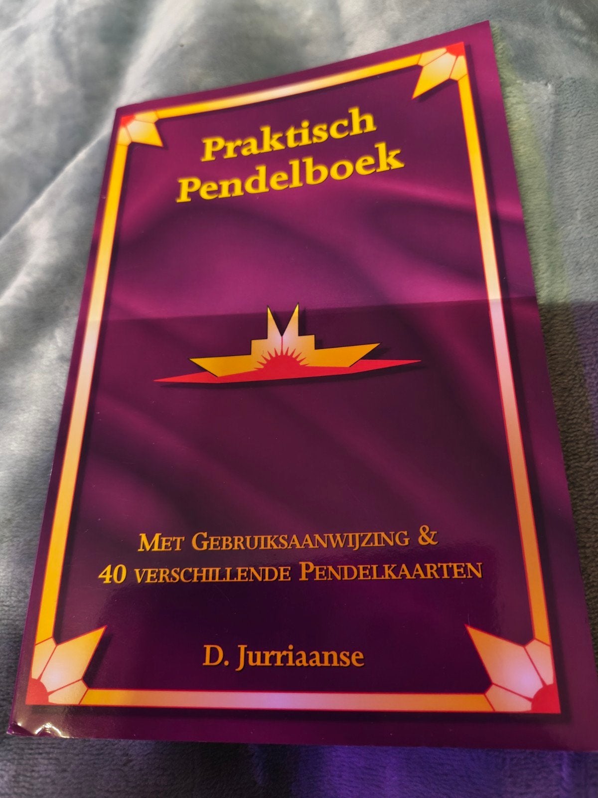 Praktisch Pendelboek - D. Jurriaanse (met pendelkaarten), Spiritualiteit algemeen, D. Jurriaanse, Ophalen of Verzenden, Zo goed als nieuw